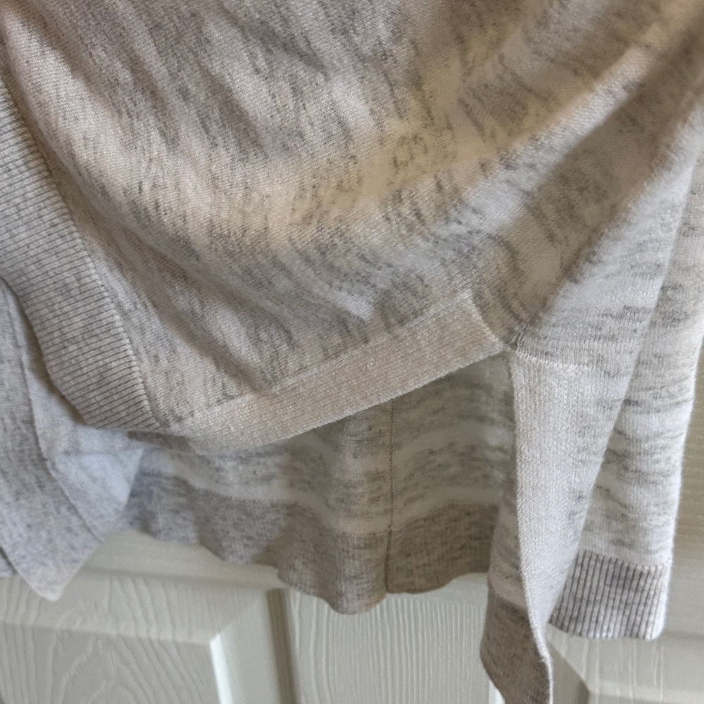 LOFT Light Gray Knit Top - Picture 5 of 5